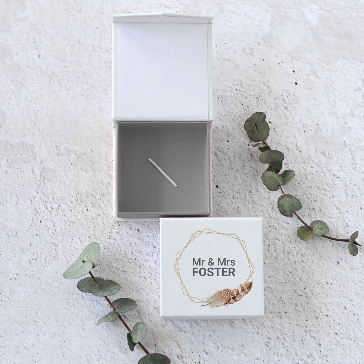 USB Box With a Colored Interior and Print