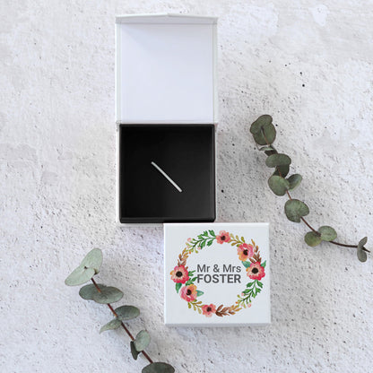 USB Box With a Colored Interior and Print