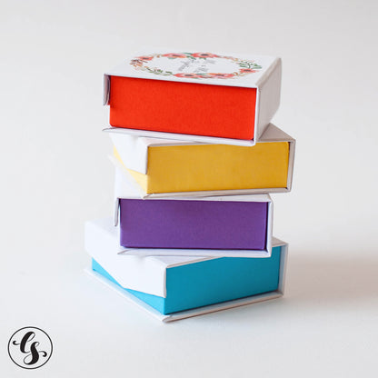 USB Box With a Colored Interior and Print